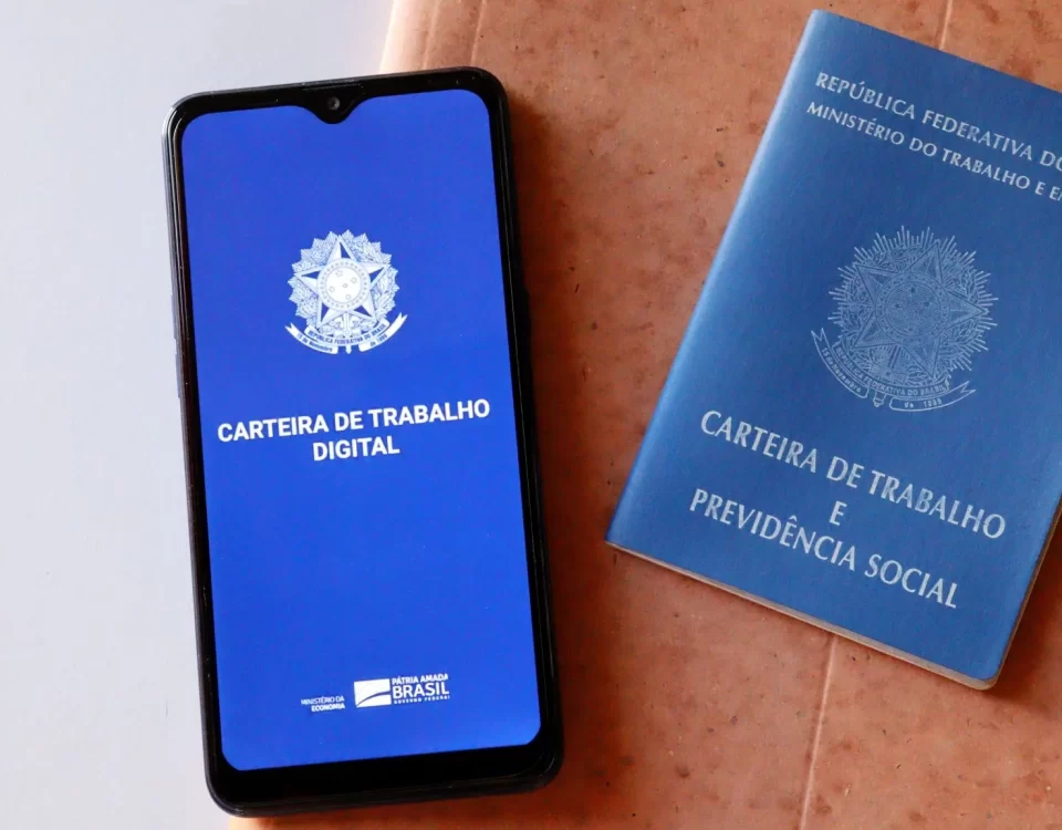 Entenda o que é a CLT, seus princípios fundamentais, direitos dos trabalhadores e as principais mudanças legislativas. Guia completo em 2026